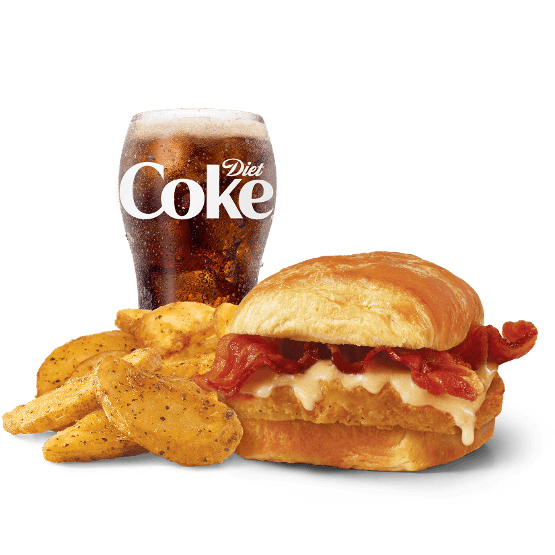 Croissant con pollo, tocino y mantequilla de arce