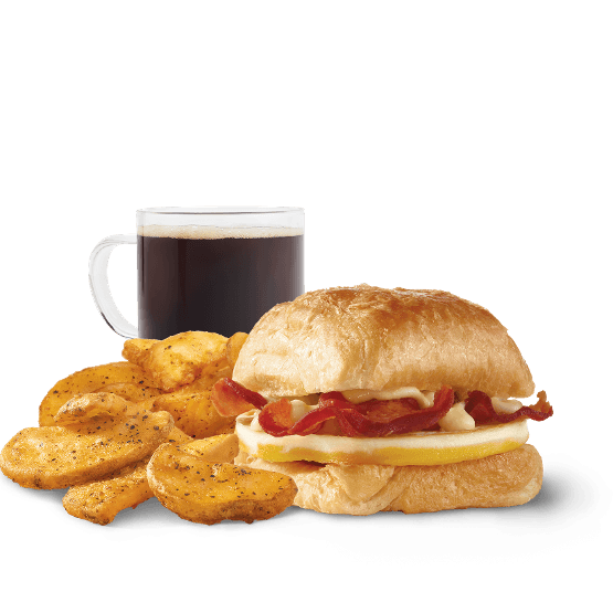 Croissant con tocino, huevo y queso suizo